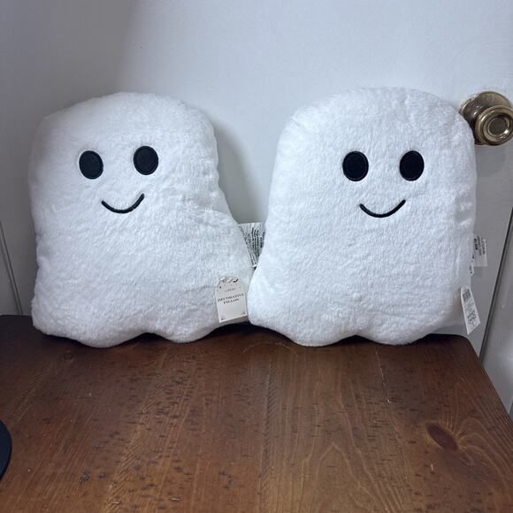 Target Bullseye Halloween Ghosts 13.5" Plush Throw Pillows 2024 Set Of 2 - Picture 1 of 7